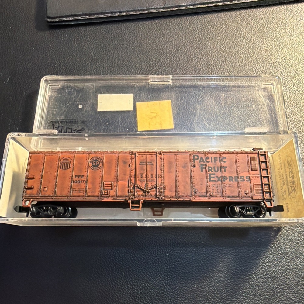 Atlas 3661 N Scale 50' Mechanical Reffer Pacific Fruit Express
